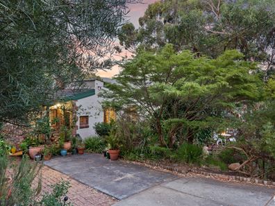 16 Wahroonga Road, Mount Nasura WA 6112