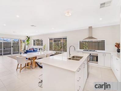 15 Chaplin Road, Success WA 6164