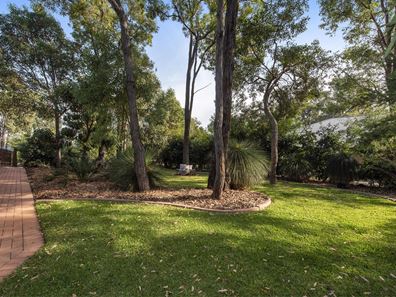 2 Salicina Gardens, Roleystone WA 6111