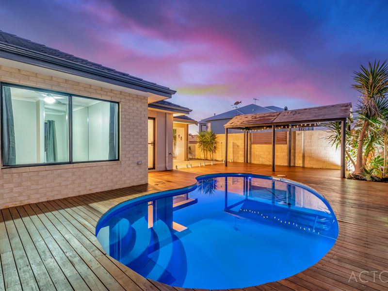 8 Cuprea View, Halls Head WA 6210
