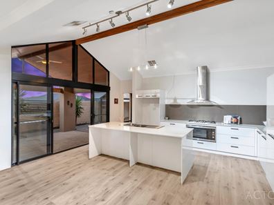 8 Cuprea View, Halls Head WA 6210