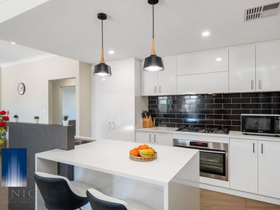 9 Torino Crescent, Piara Waters WA 6112
