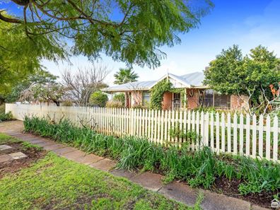 34 Banyard Avenue, Kelmscott WA 6111