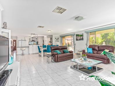 4 Rosette Place, Piara Waters WA 6112