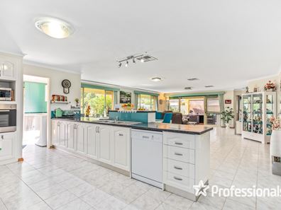 4 Rosette Place, Piara Waters WA 6112