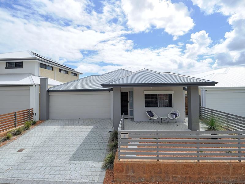 6 Yewers Drive, Champion Lakes