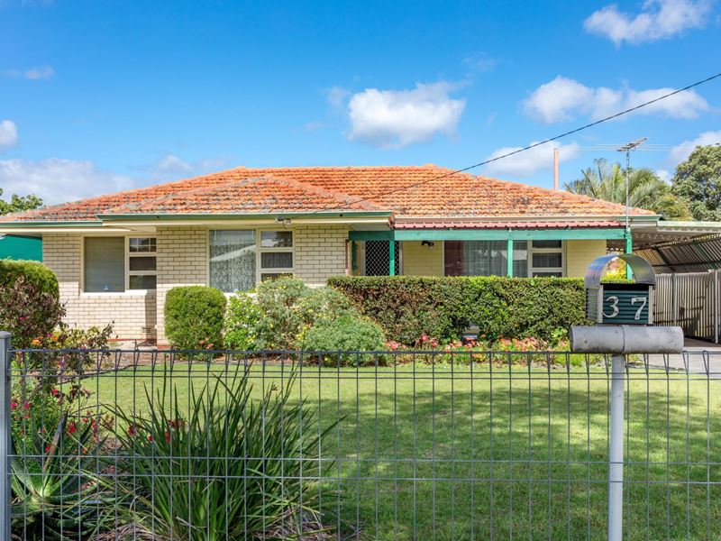 37 Grasmere Way, Kelmscott WA 6111