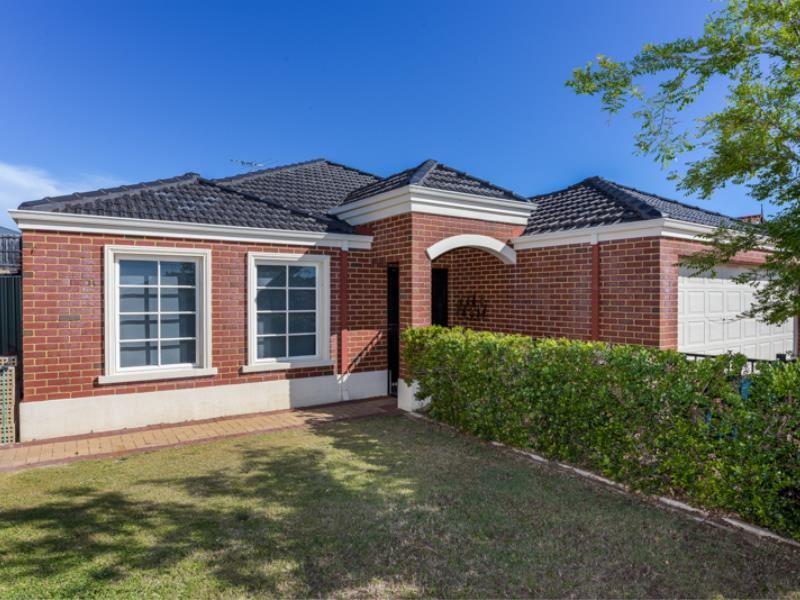 6 Waratah Circle, Halls Head WA 6210