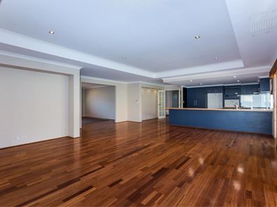 6 Waratah Circle, Halls Head WA 6210