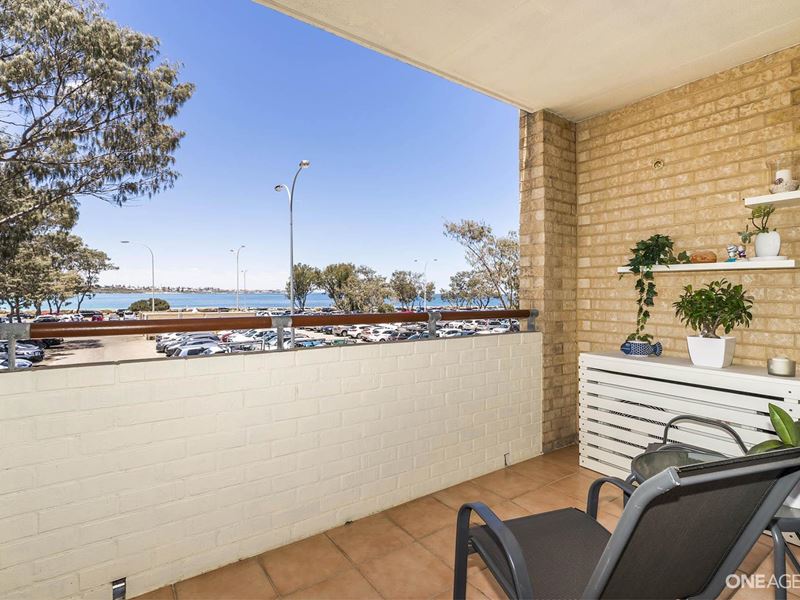 220/68 Southside Drive, Hillarys