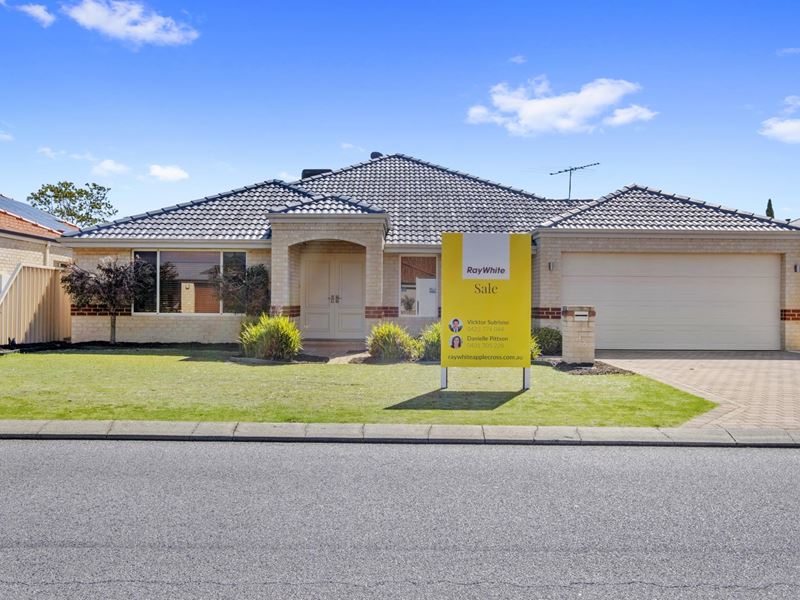51 Chivalry Way, Atwell