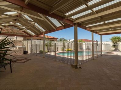 11 Meadowbrook Boulevard, Dianella WA 6059