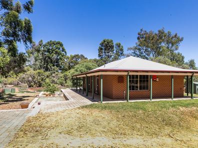 214 Craddon Rd, Oakford WA 6121