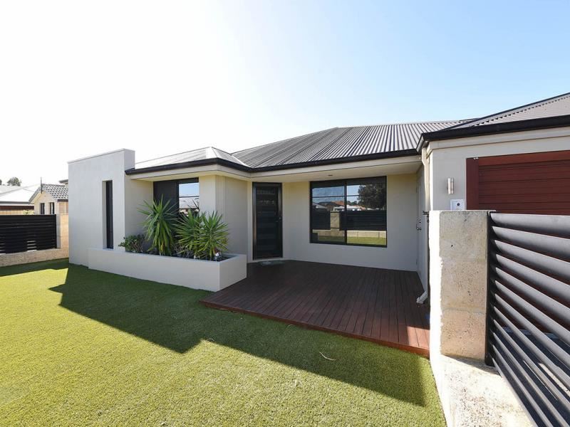 17 Rocklands Loop, Carramar