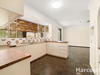 10 Scrivener Place, Halls Head WA 6210