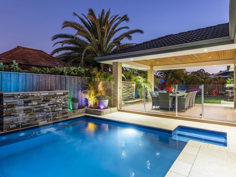 12 Petworth  Drive, The Vines