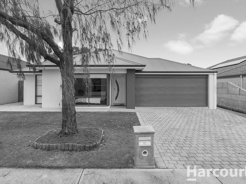 11 Bobtail Bend, Wannanup WA 6210