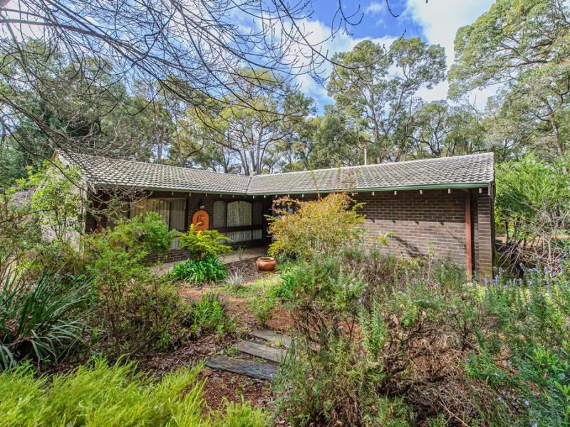 8 Adair Road, Mundaring