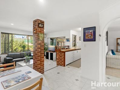 12 Leyburn Drive, Halls Head WA 6210