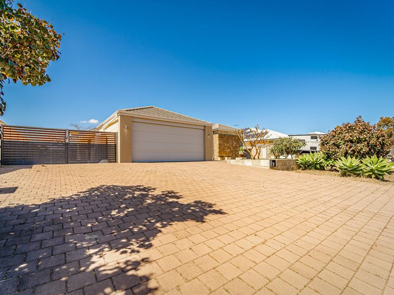 19 Royston Way, Lakelands