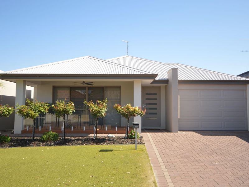 10 Kardan Loop, Falcon