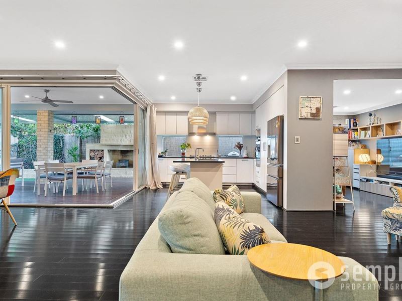 41 Riverina Parade, Lake Coogee