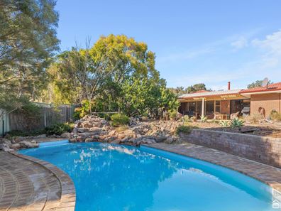 11 Kevin Road, Kelmscott WA 6111