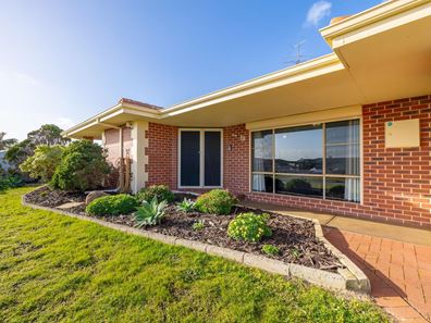 10 Quadrant Rise, Halls Head WA 6210