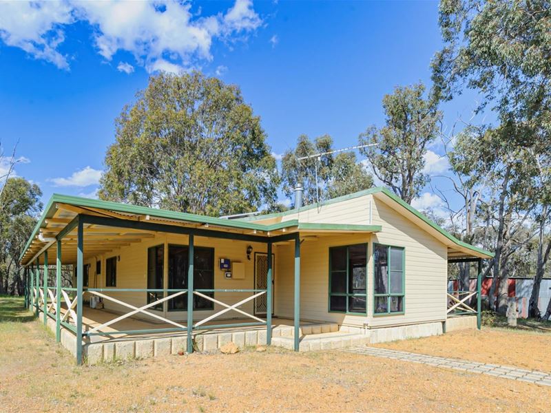 470 Allen Street, Wooroloo WA 6558