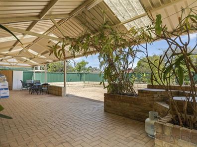 4 Caswell Court, Marangaroo WA 6064