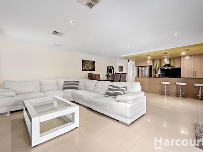 22 Lascelles Circus, Lakelands WA 6180