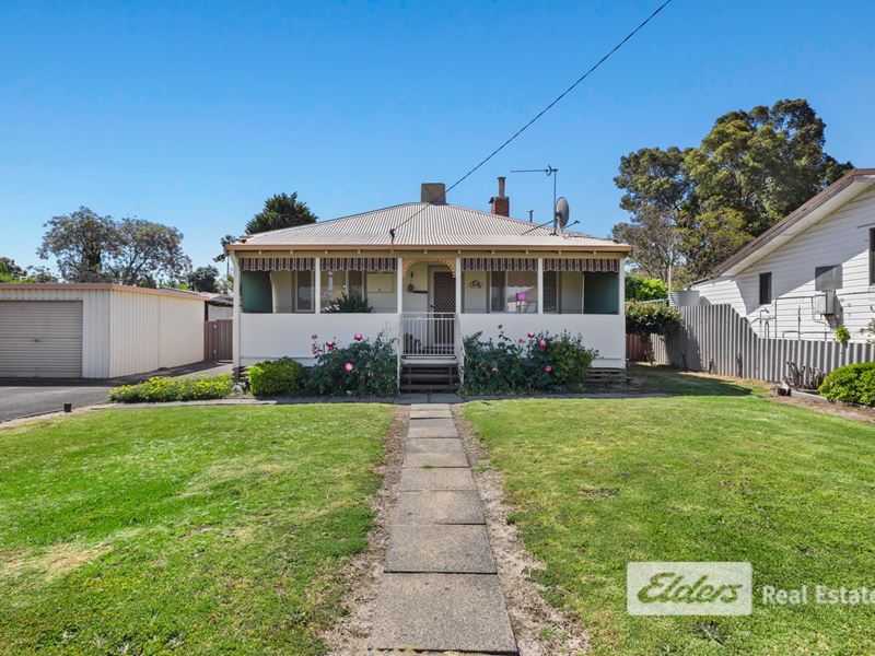 25 Simpson  Street, Collie WA 6225