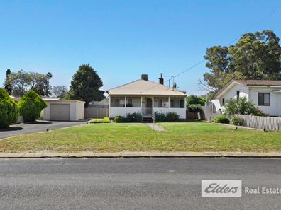 25 Simpson  Street, Collie WA 6225