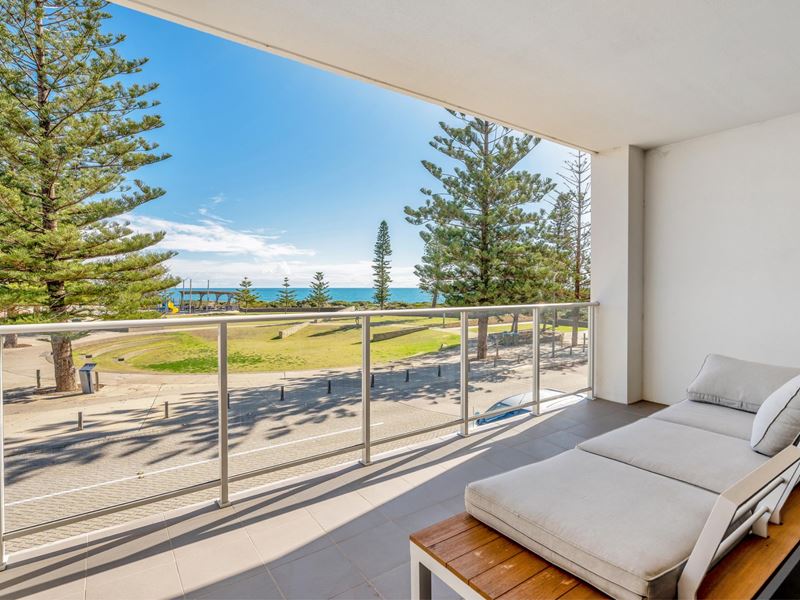 16/150 Boardwalk Boulevard, Halls Head WA 6210