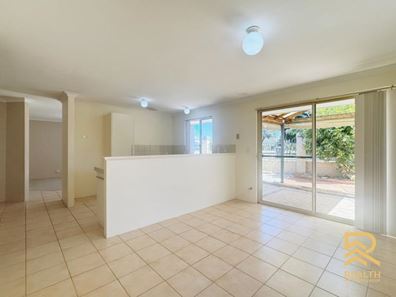 72A Parklands Square, Riverton WA 6148