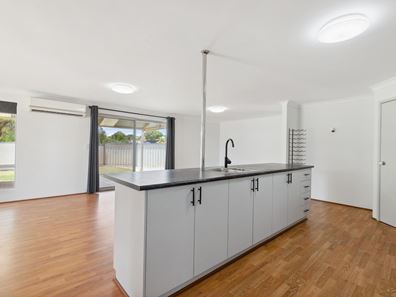 2 Garrett Corner, Parmelia WA 6167