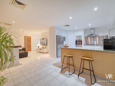 42 Plumdale Way, Woodvale WA 6026