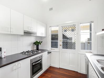 2/18 Knutsford Street, North Perth WA 6006
