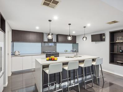 7 Portrush  Way, Mindarie WA 6030