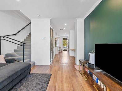 18 Goodwood Crescent, Ellenbrook WA 6069
