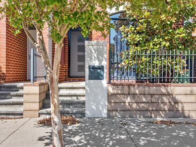 18 Goodwood Crescent, Ellenbrook WA 6069
