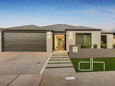 7 Belvoir Parkway, Darch WA 6065