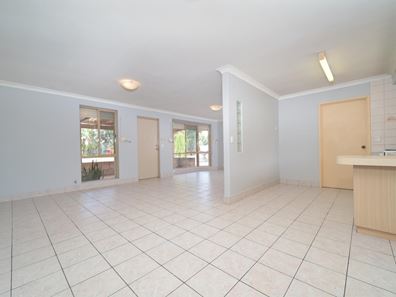 252 Illawarra Cres, South, Ballajura WA 6066
