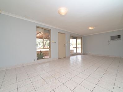 252 Illawarra Cres, South, Ballajura WA 6066