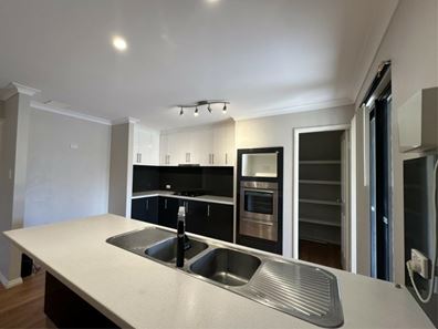 37 Rolland Drive, Mount Tarcoola WA 6530