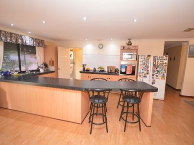 5 Blossom Place, Coodanup WA 6210