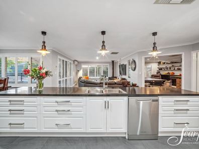 5 Parkview Gardens, Helena Valley WA 6056