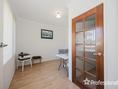 9 Winchester Place, Ballajura WA 6066