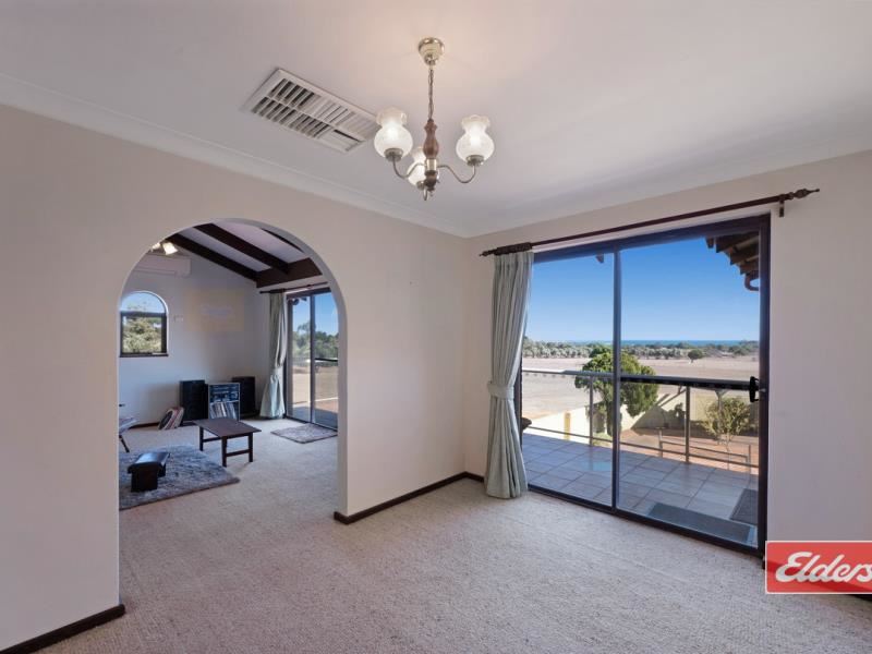 29 Hackett Road, Waggrakine WA 6530