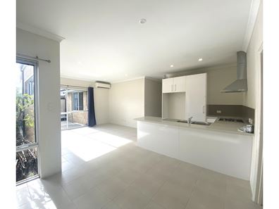 4/99 Lowana Way, Armadale WA 6112